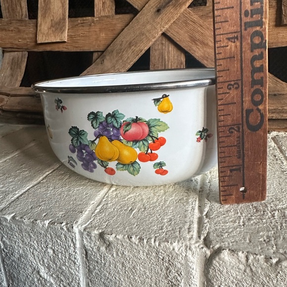 Vintage GMI Nesting Bowl Enamel (50) - Picture 7 of 8